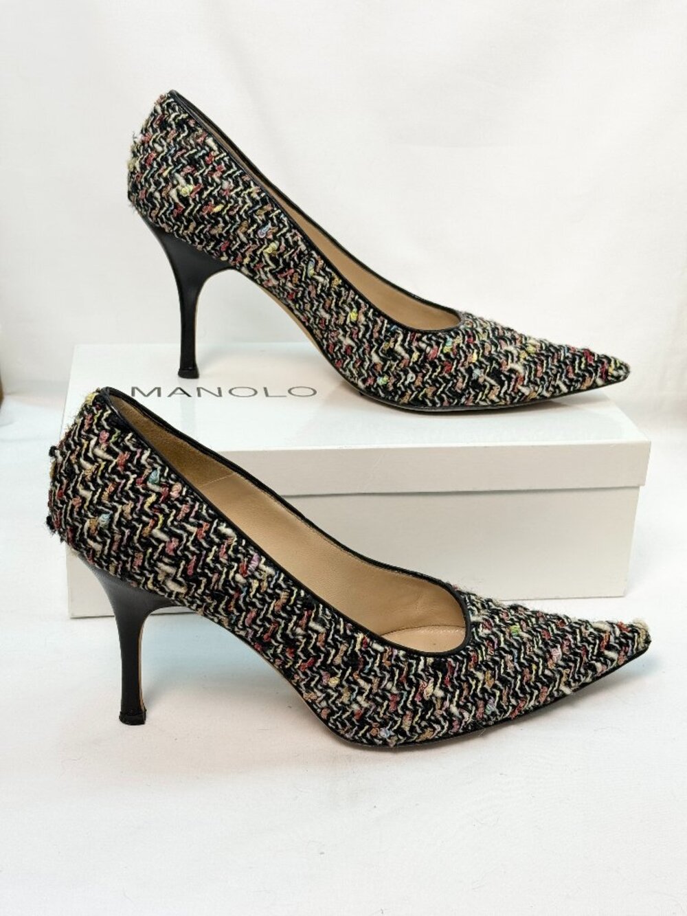 Manolo Blahnik Tweed Pointed Toe Pumps Multicolor Boucle Heels Size 39
